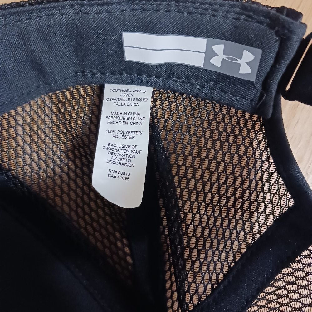 Under Armour Trucker Hat Youth Cap Black White Pink Holagram Logo Velcro Strap - Picture 8 of 9